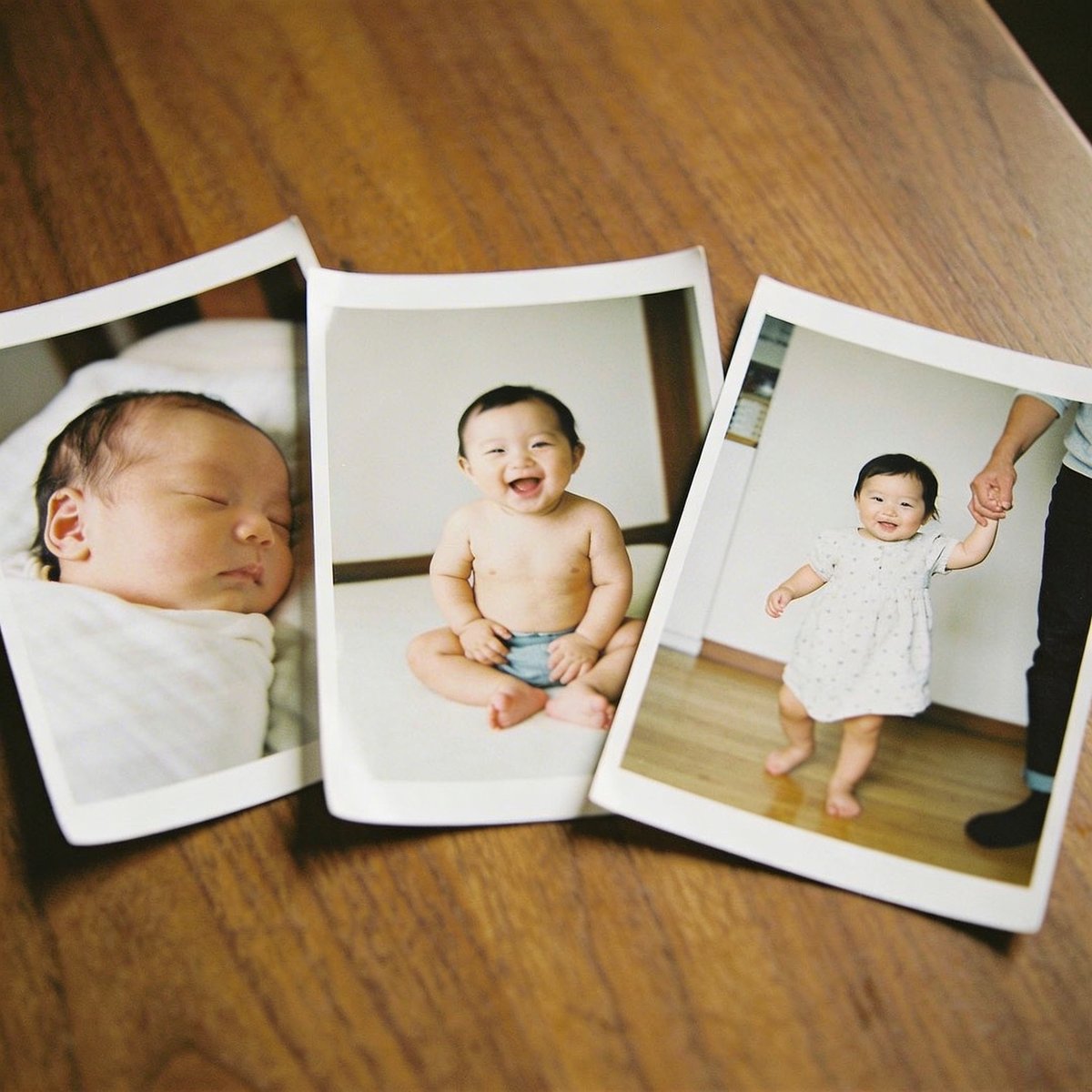 Vertailuinfografiikka eri ikävaiheista vauvakuvauksessa